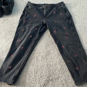 Hollister Curvy High Rise Mom Jeans